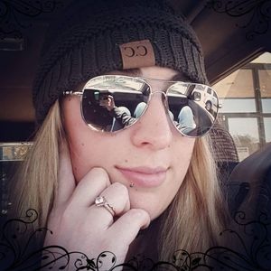 Meet your Posher, Courtney-jane